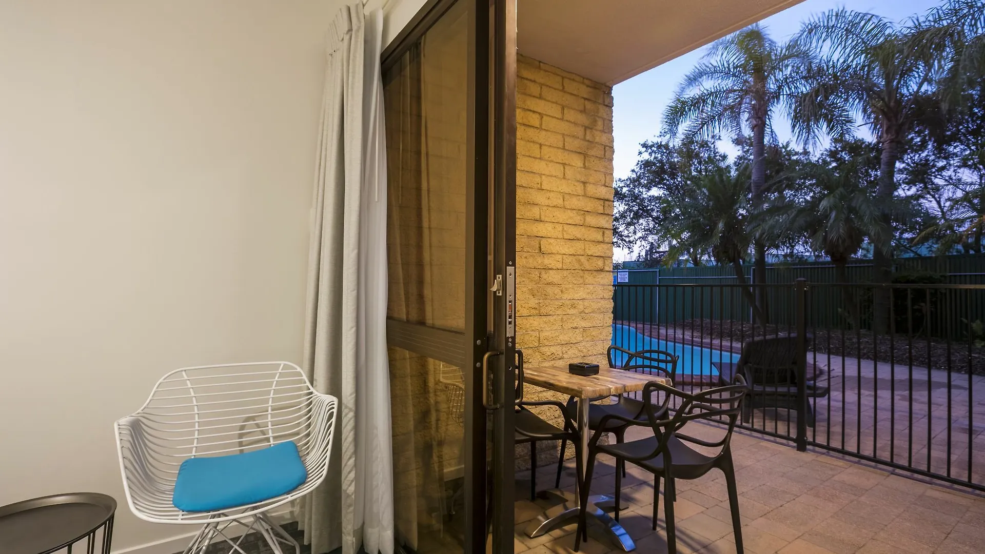 Nightcap At Kawana Waters Hotel